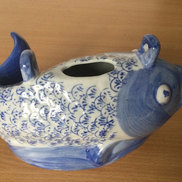 Vintage Chinese blue & white porcelain fish jar vase figurine - Picture 7 of 7